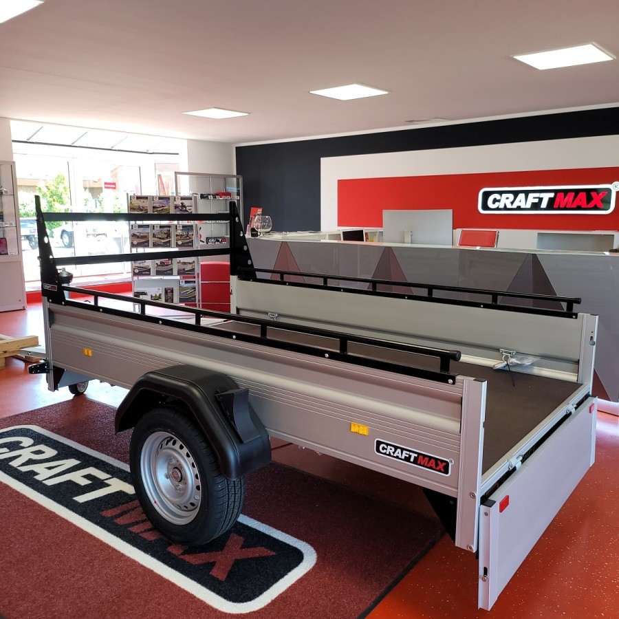 CRAFTMAX-MAXI-1300Kg-Kastenanhaenger-gebremst-35er-ALU-Bordwaende-Front-Heckklappe-abnehmbar-Reling-H-Gestell-2.500x1.400x0.35cm