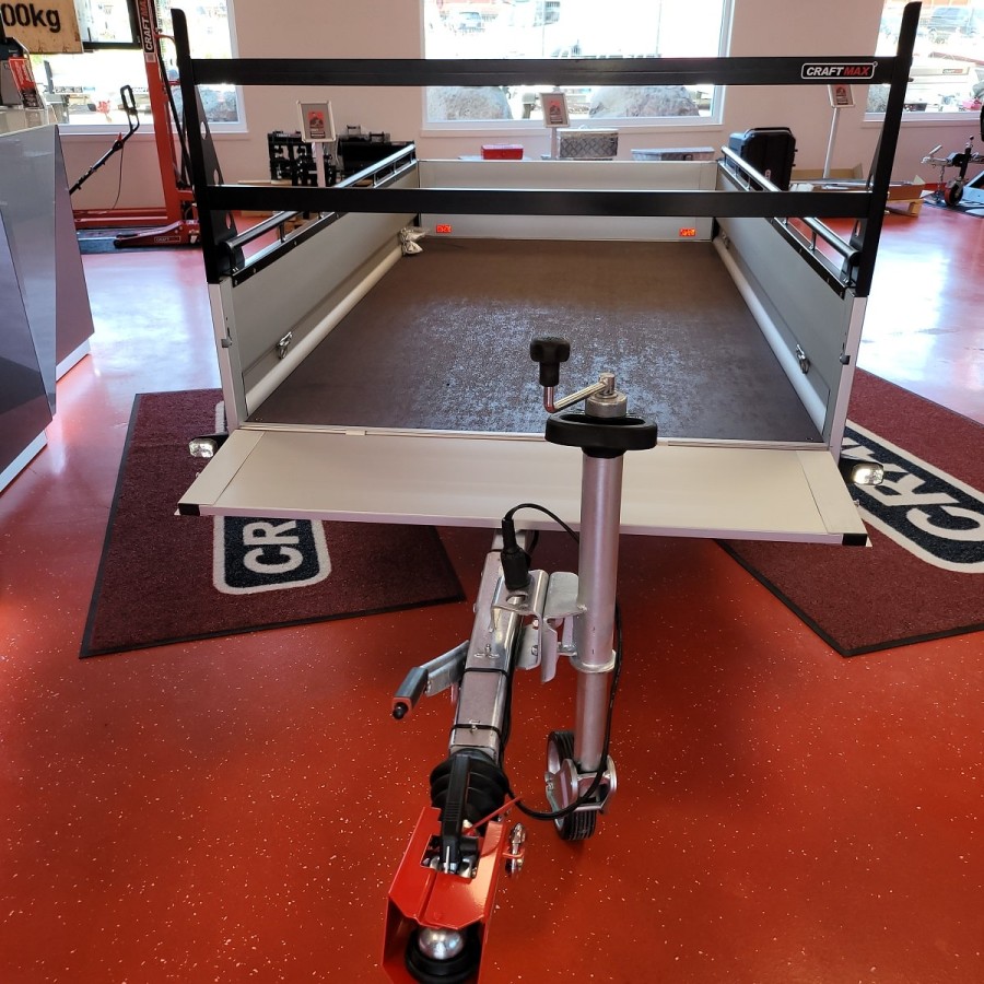 CRAFTMAX-MAXI-1300Kg-Kastenanhaenger-gebremst-35er-ALU-Bordwaende-Front-Heckklappe-abnehmbar-Reling-H-Gestell-2.500x1.400x0.35cm