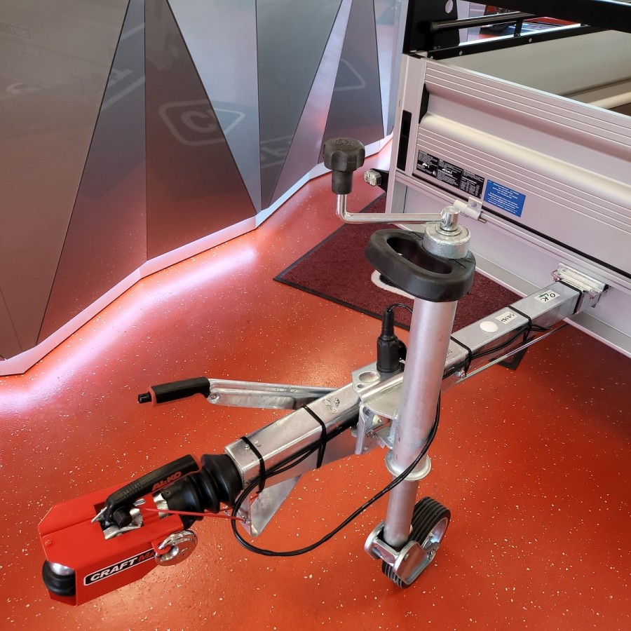 CRAFTMAX-MAXI-1300Kg-Kastenanhaenger-gebremst-35er-ALU-Bordwaende-Front-Heckklappe-abnehmbar-Reling-H-Gestell-2.500x1.400x0.35cm