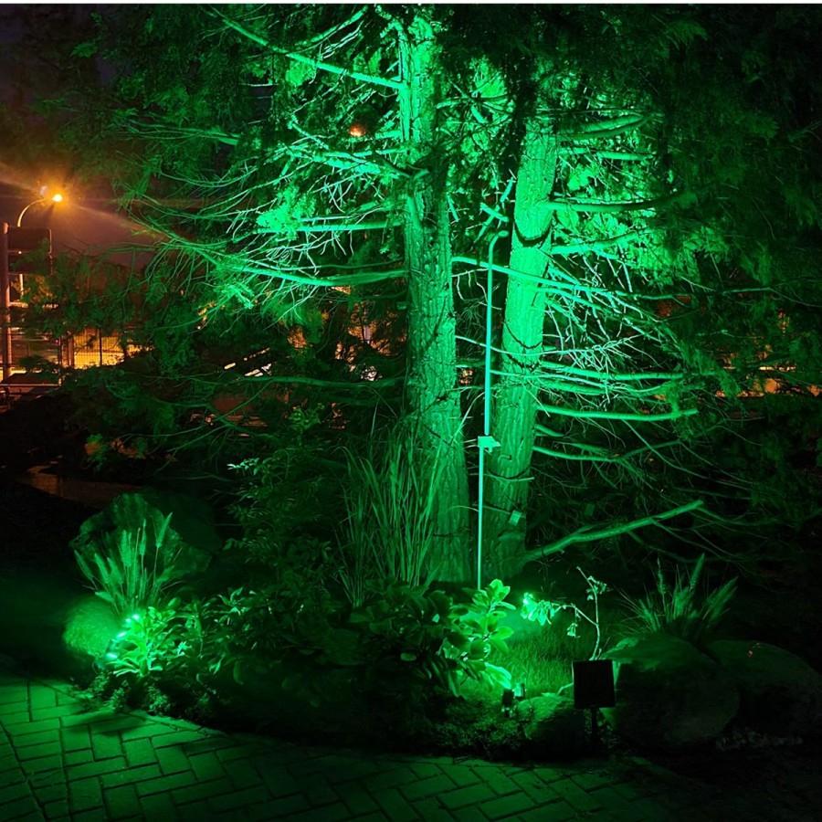 gruene-LED-Strahler-fuer-Garten-1