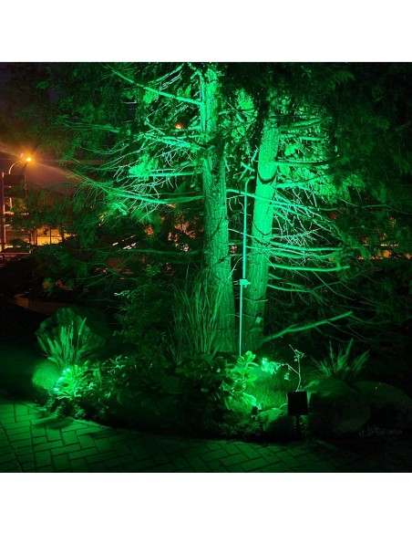 gruene-LED-Strahler-fuer-Garten-1