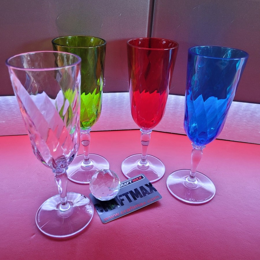 Wohnmobil-Reisemobil-Champagner-Glaeser-Diamanteffekt-ultraleicht-Reise-Party-Picknick