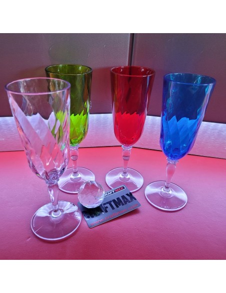 Wohnmobil-Reisemobil-Champagner-Glaeser-Diamanteffekt-ultraleicht-Reise-Party-Picknick