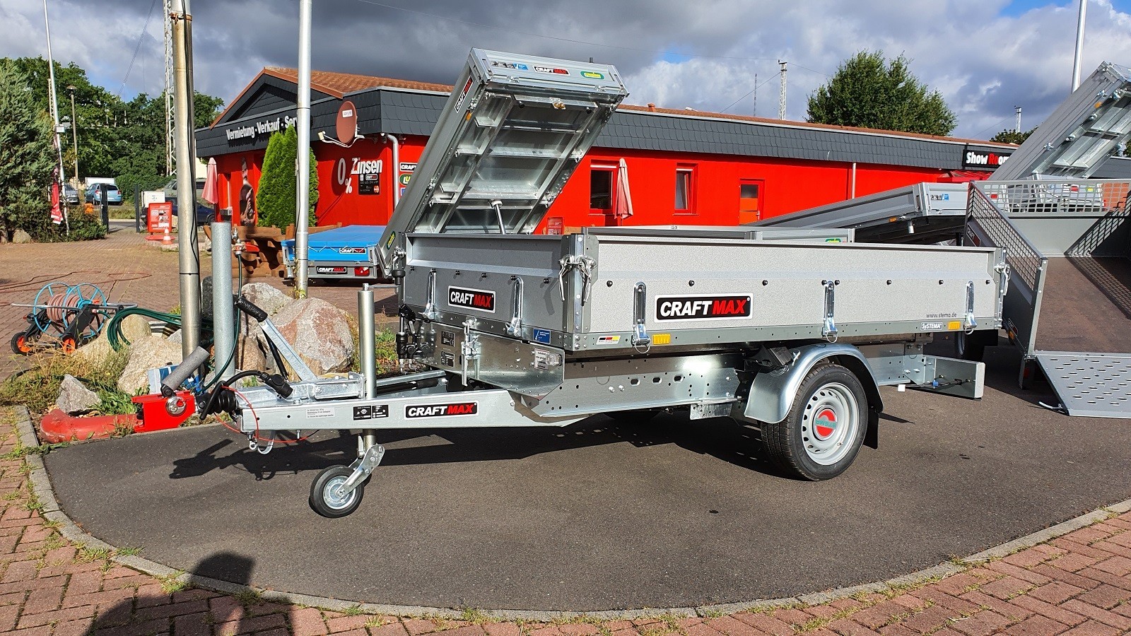 STEMA-ROCKO®1-1500kg-Rueckwaertskipper-mit-Elektrohydraulik-Handpumpe-11