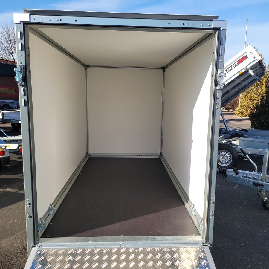 CRAFTMAX-P-BOX-Plywood-Kofferanhaenger-gebremst-1300kg-Rampe-Abstellstuetzen-255×132x154cm-5