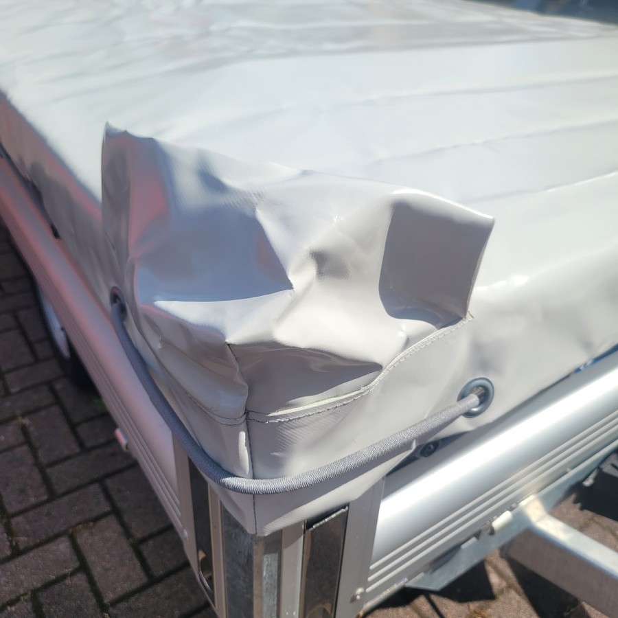 PVC-Flachplane-2.30x1.50x0.50m-mit-Hutecken-fuer-pendelnd-gelagerte-Bordwandaufsaetze-2