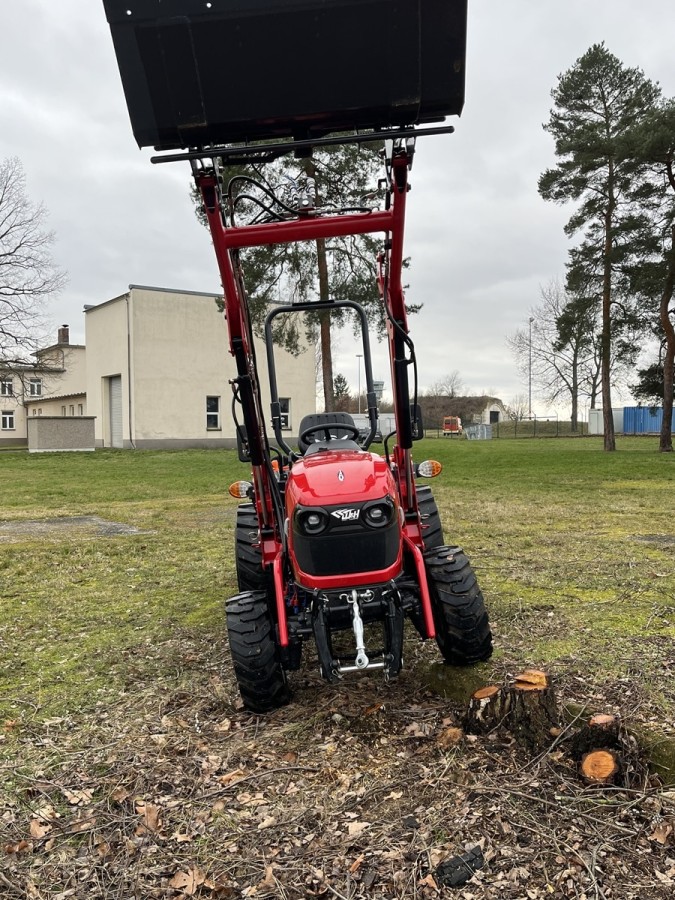 WH-Farmpower-125-red-Schmalspurschlepper-25-PS-4