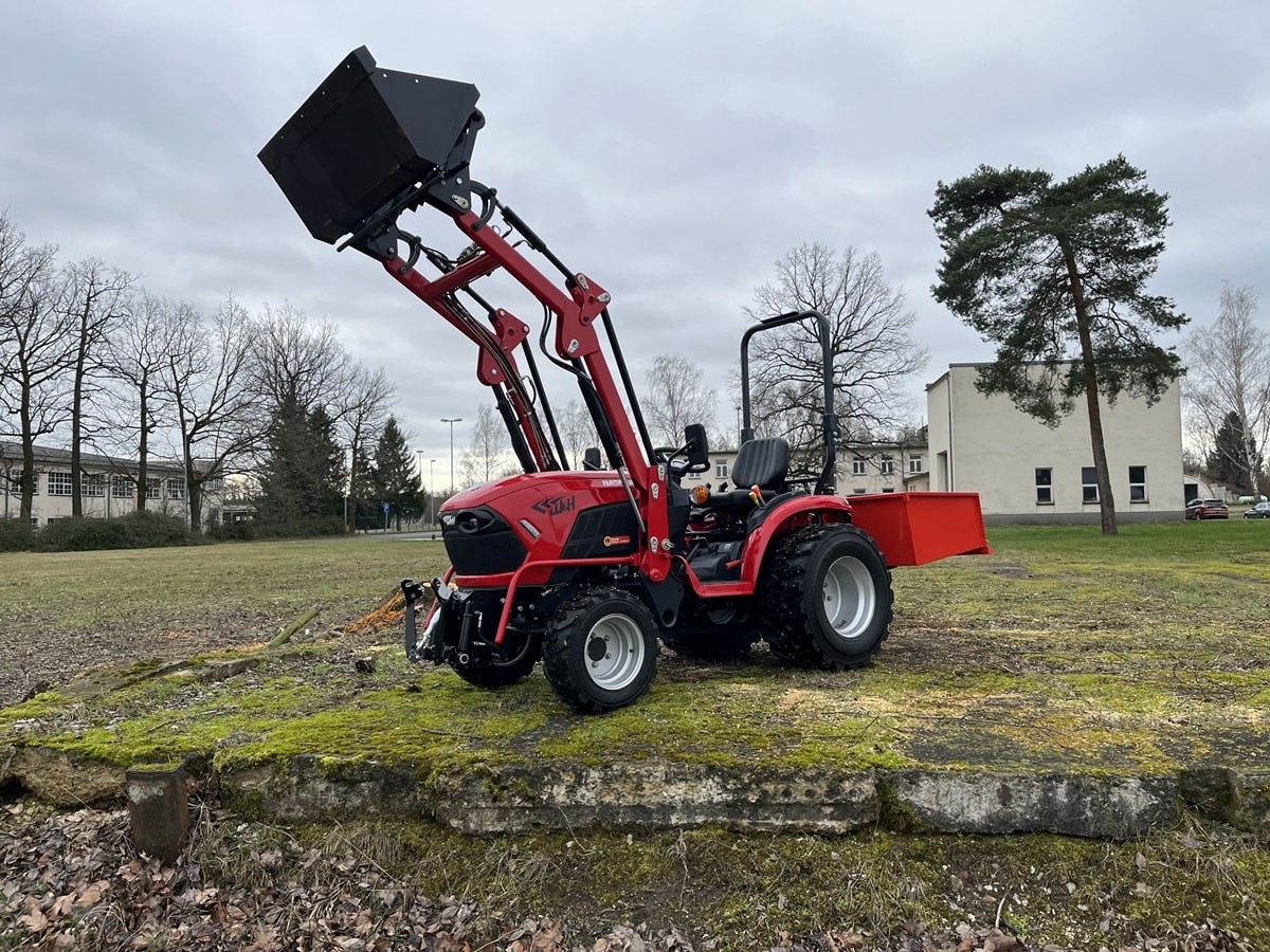 WH-Farmpower-125-red-Schmalspurschlepper-25-PS-8