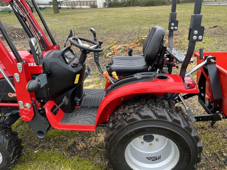 WH-Farmpower-125-red-Schmalspurschlepper-25-PS-10