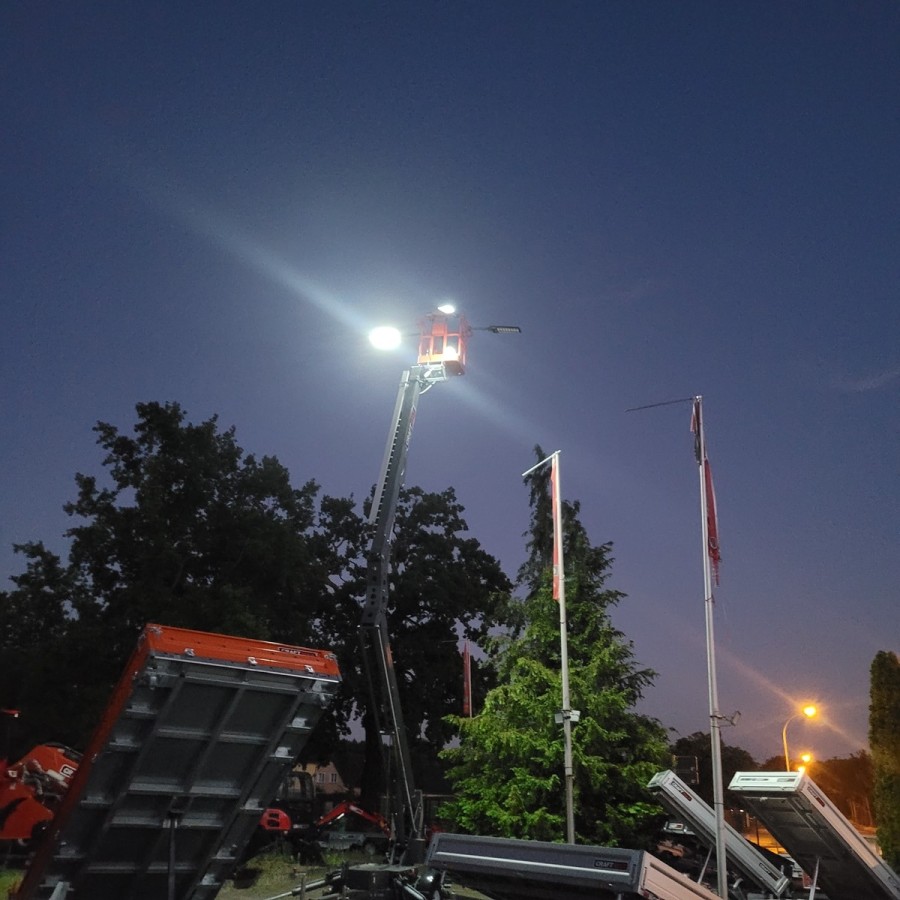 CRAFTMAX-Solar-Strassenlampe-Flutlicht-6500K-720LEDs-Solarlampe-mit-Bewegungsmelder-und-Fernbedienung-1