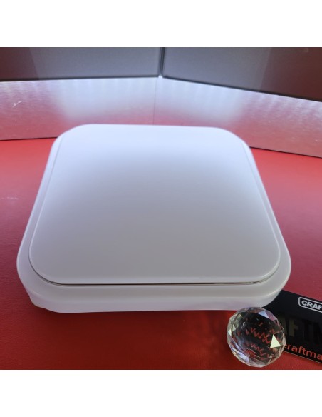 Billige-LED-Deckenleuchte-12-W-24-LEDs-22-cm-x-22-cm