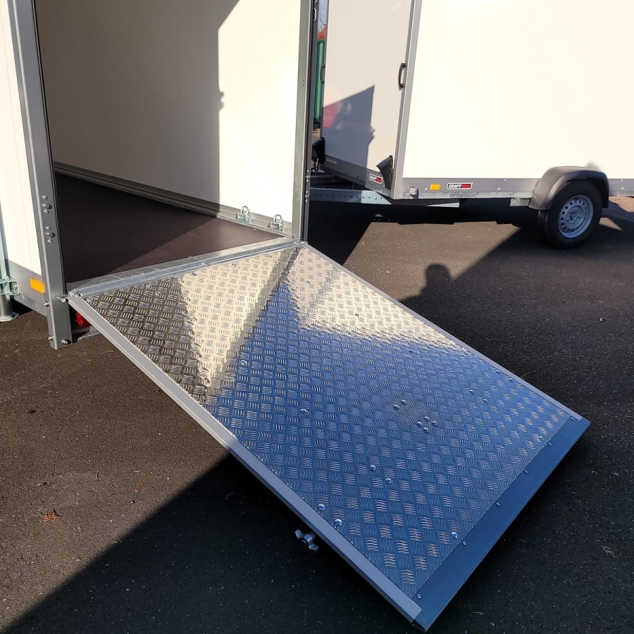 CRAFTMAX-P-BOX-Plywood-Kofferanhaenger-gebremst-1300kg-Rampe-Abstellstuetzen-255×132x154cm-4