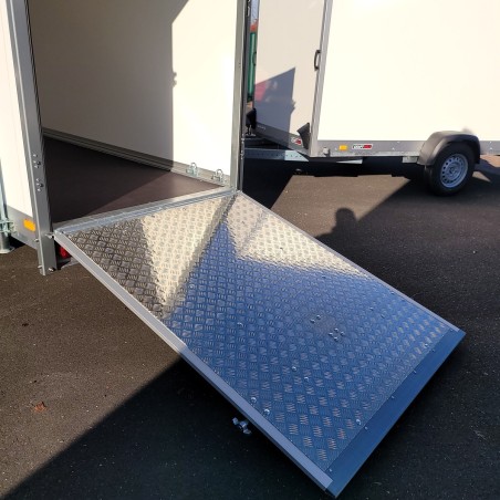 CRAFTMAX-P-BOX-Plywood-Kofferanhaenger-gebremst-1300kg-Rampe-Abstellstuetzen-255×132x154cm-4
