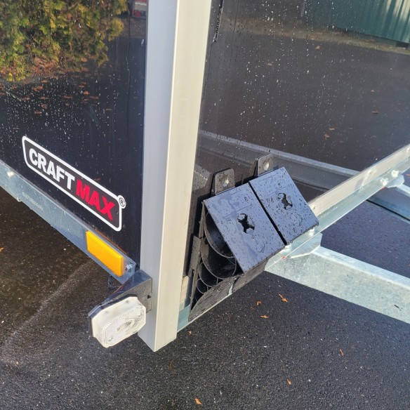 CRAFTMAX-Blackbox-750kg-Kofferanhaenger-Sandwich-Doppelfluegeltuer-2.52×1.50×1.50m-schwarz-hochglaenzend-8