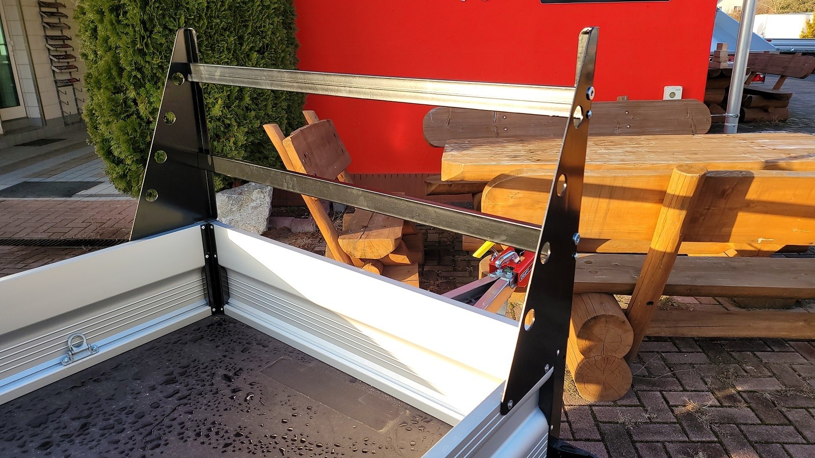 CRAFTMAX-BUDGET-Kastenanhaenger-mit-V-Deichsel-ALU-Bordwaenden-80cm-H-Gestell-aus-gepulvertem-Stahl-750-Kg-ungebremst-4