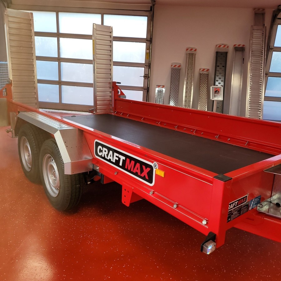 CRAFTMAX-MEGA-Baumaschinentransporter-3.5t-Schaufelauflage-schwenkbaren-Auffahrrampen-2730kg-Nutzlast-3