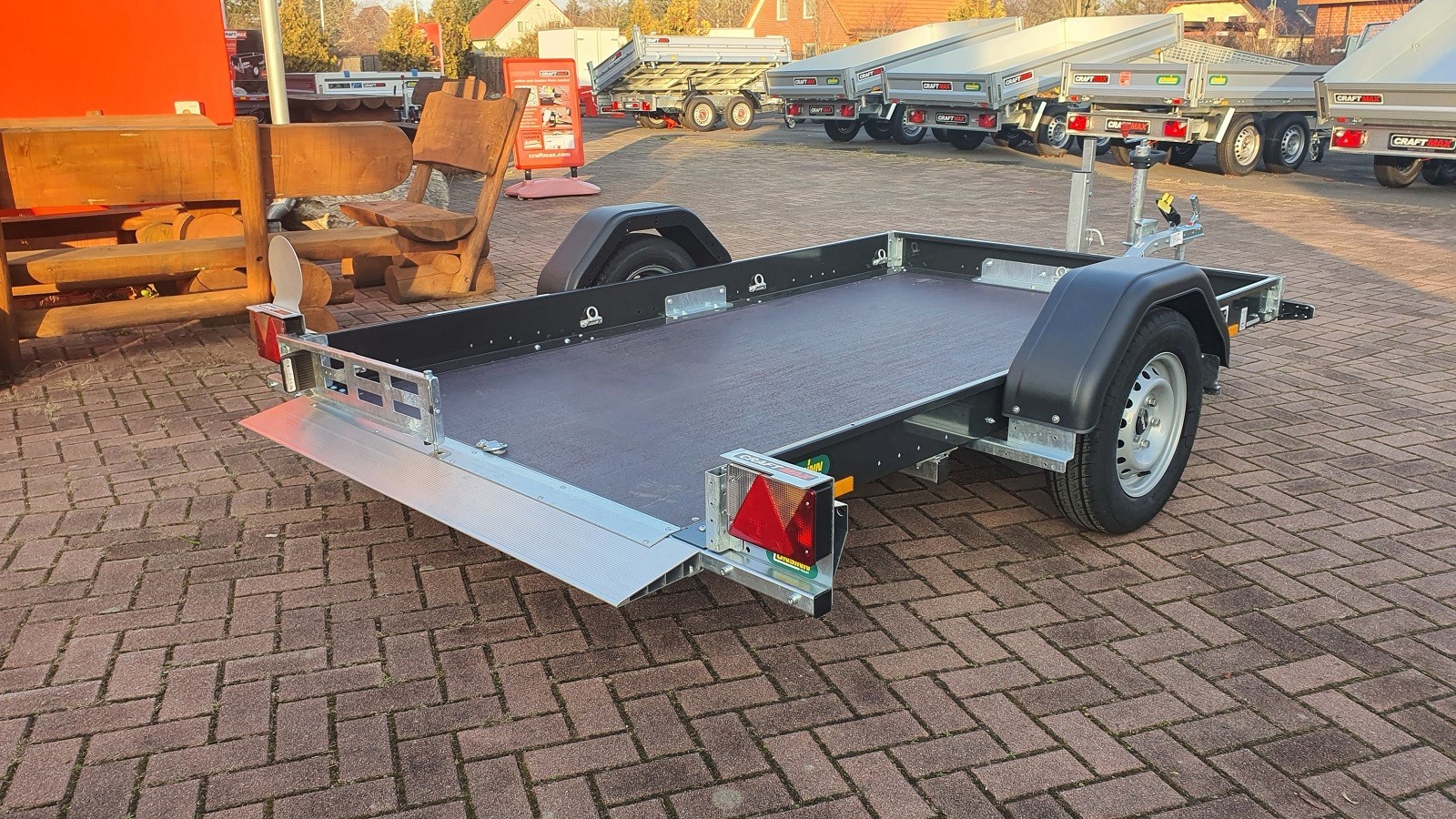 CRAFTMAX-CROSS-blackedition-Motorradtransporter-750-Kg-Absenk-Kippanhaenger-mechanisch-4