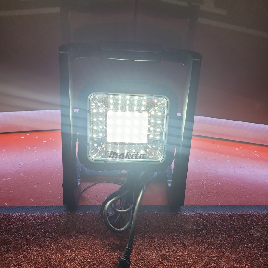 MAKITA-DEADML805-LED-Bautrahler-AKKU-230V-Betrieb-Lichtstrom-750-Lumen-7