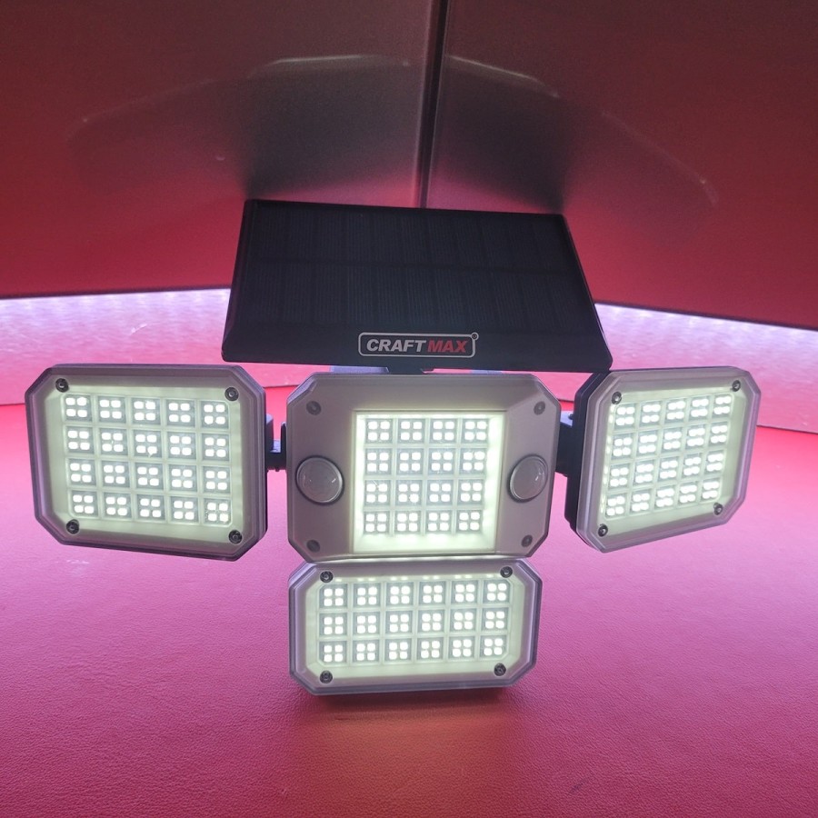 Solarlampe-mit-4-schwenkbaren-LED-Koepfen-Bewegungsmelder-Fernbedienung-fuer-Haus-Hof-Garten-Garage-10