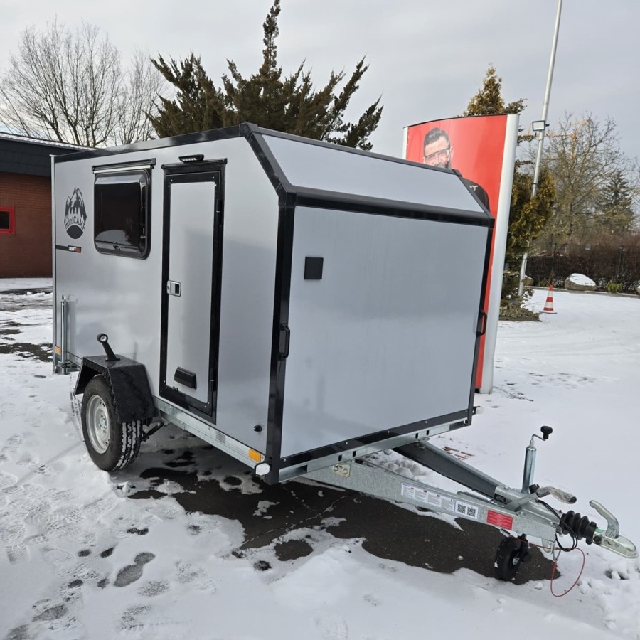 CRAFTMAX®-BLACK-BROTHER-EXP-3-13-Extreme-OffRoad-Caravan-3.05x1.65x1.60m-grosse-Heckklappe-Tuer-2-Fenster-Betten-Kueche-E-Anschl