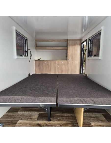 CRAFTMAX®-BLACK-BROTHER-EXP-3-13-Extreme-OffRoad-Caravan-3.05x1.65x1.60m-grosse-Heckklappe-Tuer-2-Fenster-Betten-Kueche-E-Anschl
