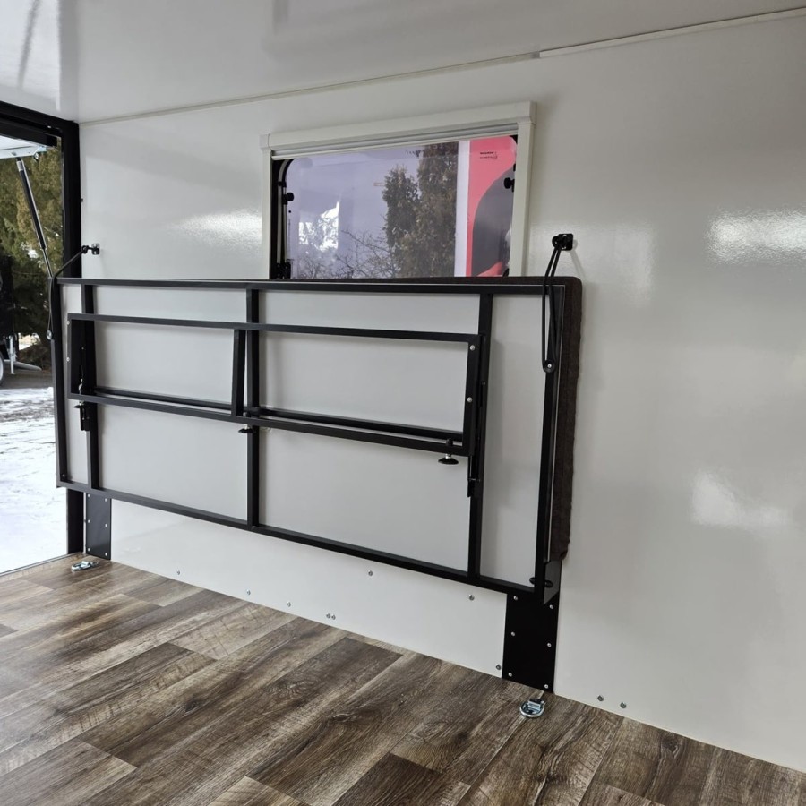 CRAFTMAX®-BLACK-BROTHER-EXP-3-13-Extreme-OffRoad-Caravan-3.05x1.65x1.60m-grosse-Heckklappe-Tuer-2-Fenster-Betten-Kueche-E-Anschl