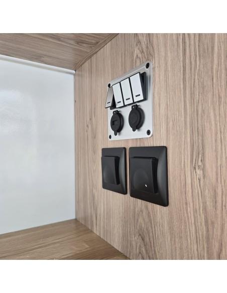 CRAFTMAX®-BLACK-BROTHER-EXP-3-13-Extreme-OffRoad-Caravan-3.05x1.65x1.60m-grosse-Heckklappe-Tuer-2-Fenster-Betten-Kueche-E-Anschl