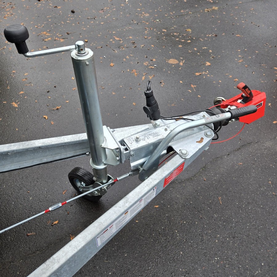 CRAFTMAX-OffRoad-line-1300-miniCamp-Standard-3.05x1.65x1.60m-mit-grosser-Heckklappe-mit-Fenster-Dach-u.-Seitenfenster-Tuer-100km