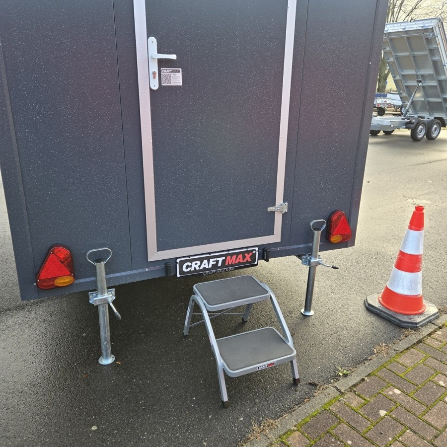 Sicherheits-Doppeltrittstufe-fuer-Wohnwagen-Reisemobile-Bauwagen-verschweisst-gummiert-geprueft-bis-150-kg-1