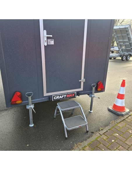 Sicherheits-Doppeltrittstufe-fuer-Wohnwagen-Reisemobile-Bauwagen-verschweisst-gummiert-geprueft-bis-150-kg-1