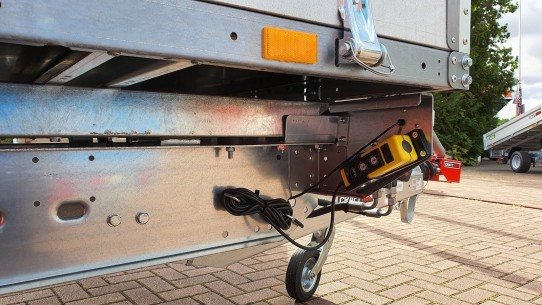 STEMA-ROCKO®1-1500kg-Rueckwaertskipper-mit-Elektrohydraulik-Handpumpe-4 2