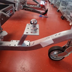 Kugelkopf-Traeger-fuer-Fahrradtraegers-auf-Anhaengerdeichsel-1