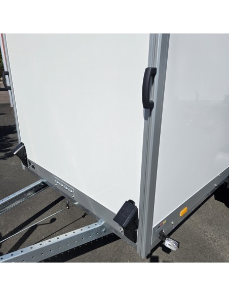 STEMA-STPK-O2-13-30-15.1.P18.2-Fuegeltueren-Kofferanhaenger-1300kg-GFK-3.05×1.57×1-3