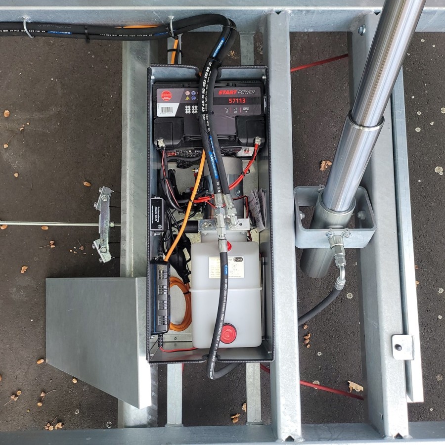 VARIOSTAR-3500-absenkbare-Pritsche-Seitenkipper-4.26x2.04x0.35m-Rampe-ALU-Bordwaende-Auffahrklappe-Funkfernbedienung-13