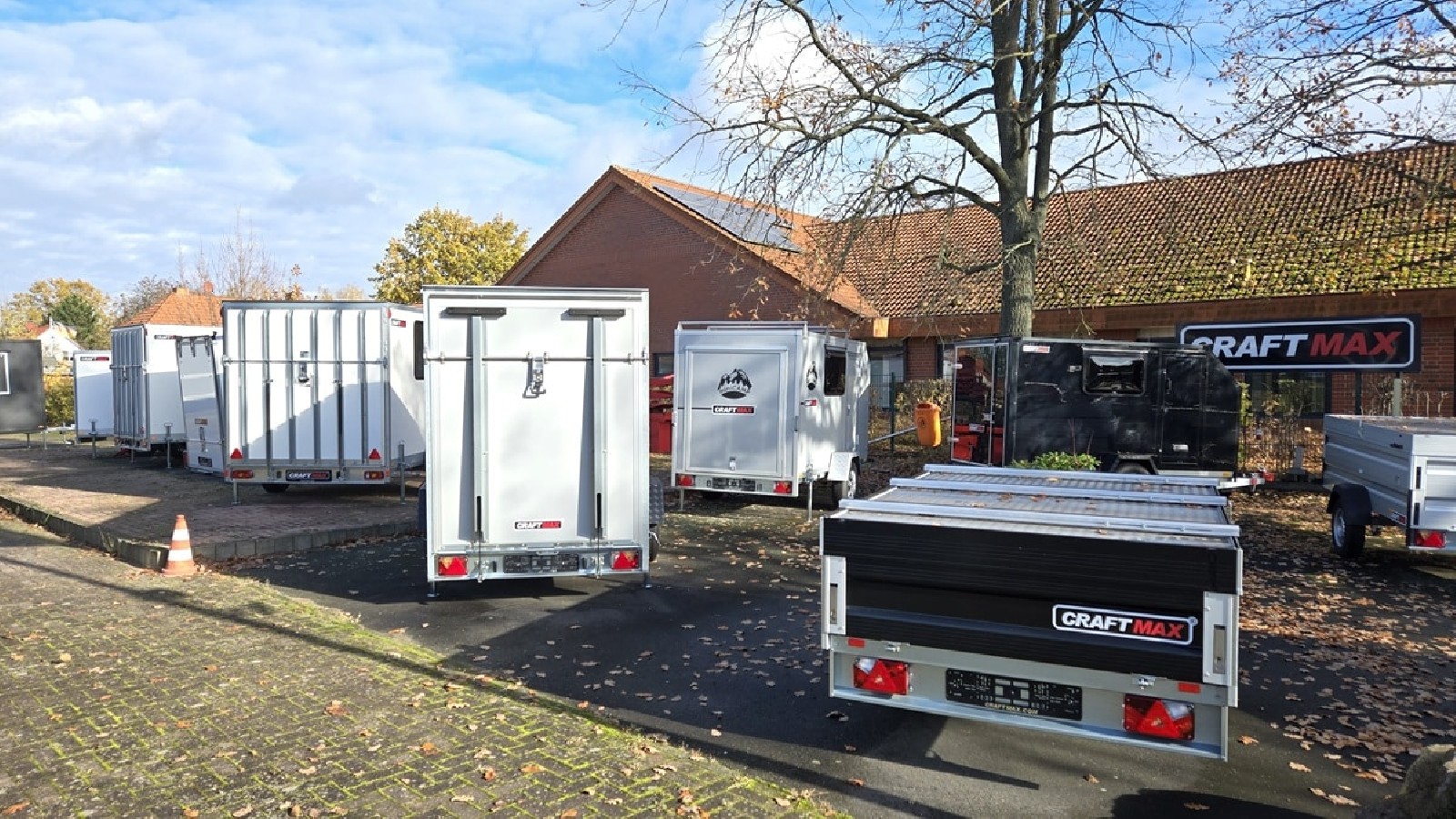 CRAFTMAX-Messezentrum-fuer-PKW-Anhaenger-Caravan-Verkaufstrailer-Baumaschinen-am-S-Bhnhof-Koenigs-Wusterhausen-9