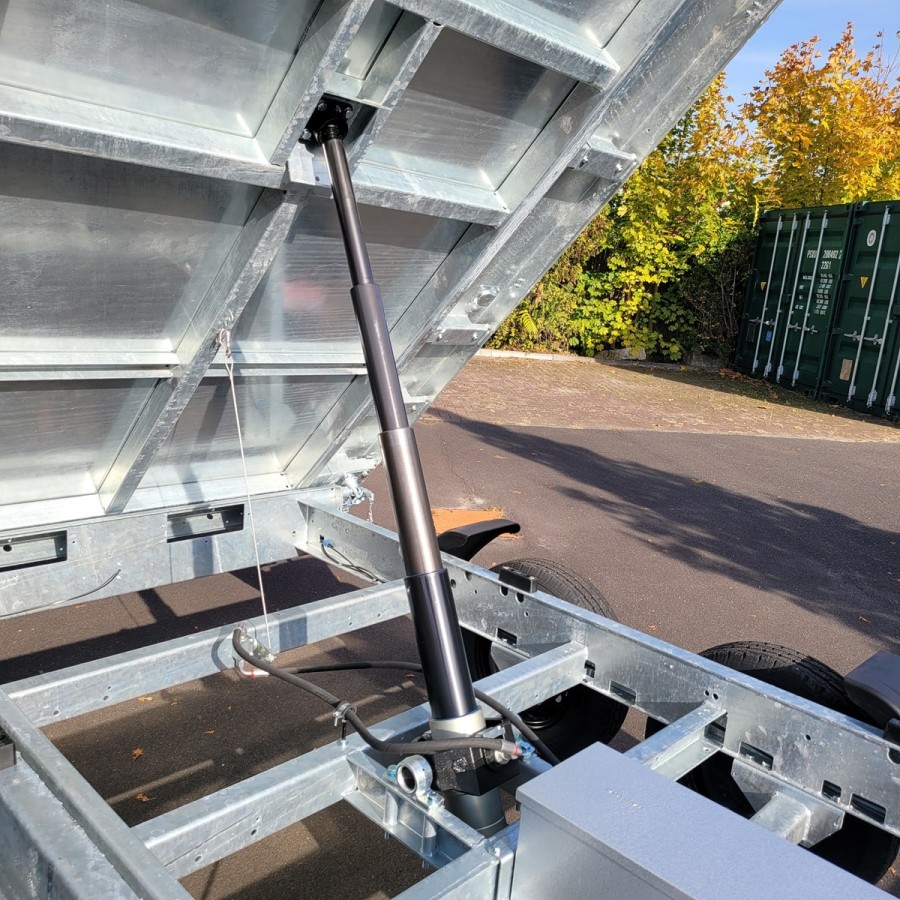 CRAFTMAX-PLATIN-line-3500kg-3-Seiten-Kipper-3.62x2.03x0.35m-Stahlbordwand-Pendelrueckwand-Elektropumpe-11