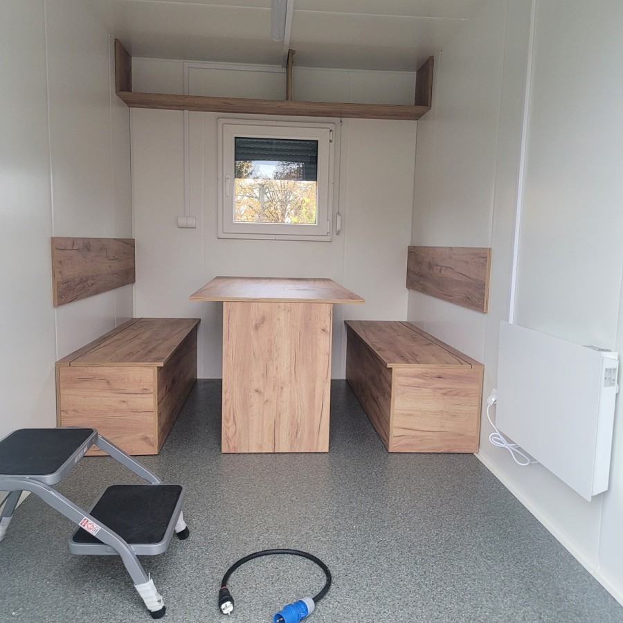 CRAFTMAX-Bauwagen-750-Thermo-Sandwichpanele-3.45×1.98×2.20m-ungebremst-Fenster-Tuer-Sitzgarnitur-Stuetzen-Heizung-Steckdosen-5
