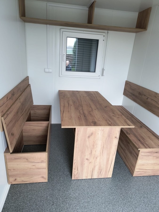 CRAFTMAX-Bauwagen-750kg-Thermo-Sandwichpanele-ungebremst-Fenster-Tuer-Sitzgarnitur-Stuetzen-Heizung-Steckdosen