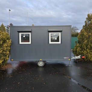 CRAFTMAX-Bauwagen-1350-Thermo-Sandwichpanele-3.95x2.41x2.17m-gebremst-2-Fenster-Tuer-1 2