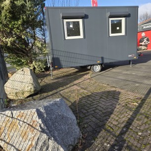 Tiny-Haus-1350kg-PKW-Anhaenger-Thermo-Sandwichpanele-3.95x2.41x2.17m-gebremst-2-Fenster-Tuer-zum-Selbstausbau-2