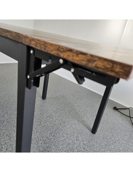 Tisch-mit-klappbaren-Seitenteilen-braun-5