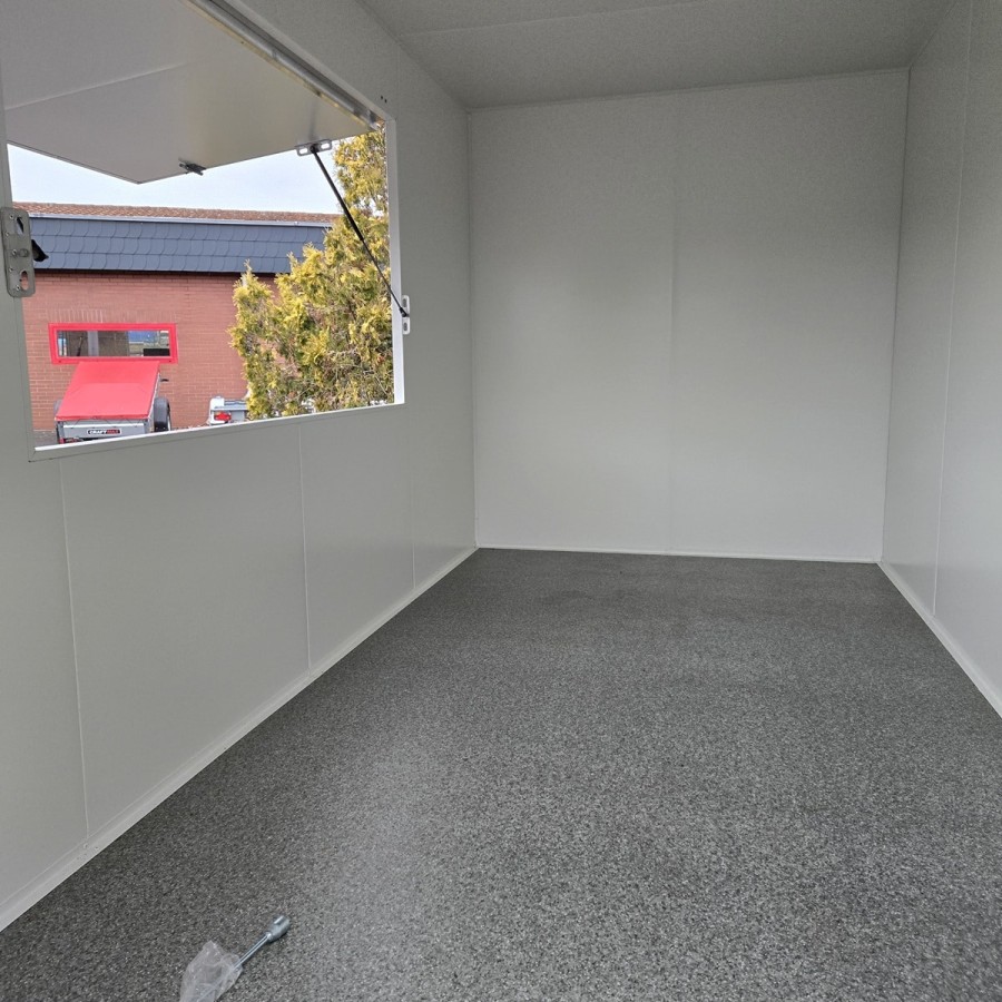 Verkaufsanhaenger1350kg-gebremst-3.95x1.99x2.18m-Thermo-Sandwichpanele-mit-grosser-Verkaufsklappe-Stuetzen-4