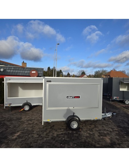 Verkaufsanhaenger-Foodtruck-1300-3.05x1.77x2.29m-Thermo-Sandwichpanele-mit-seitlicher-Verkaufsklappe-Stuetzen-Steckdosen-100kmh-