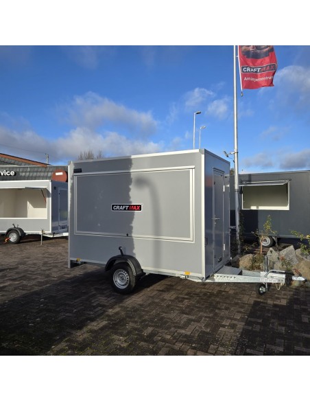 Verkaufsanhaenger-Foodtruck-1300-3.05x1.77x2.29m-Thermo-Sandwichpanele-mit-seitlicher-Verkaufsklappe-Stuetzen-Steckdosen-100kmh-