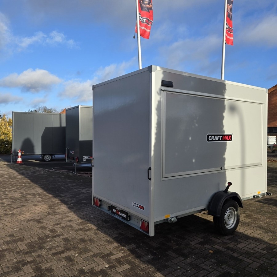 Verkaufsanhaenger-Foodtruck-1300-3.05x1.77x2.29m-Thermo-Sandwichpanele-mit-seitlicher-Verkaufsklappe-Stuetzen-Steckdosen-100kmh-