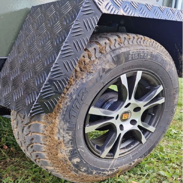 CRAFTMAX-OffRoad-Camping-Anhaenger-1300kg-Einachs-3.00x1.50x1.80m-mit-Klappe-nach-oben-Fenster-Tuer-100kmh-13