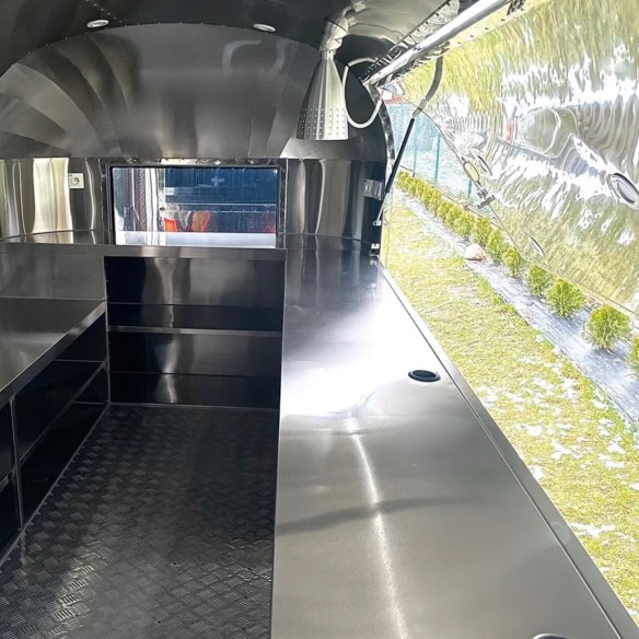 Verkaufsanhaenger-Air-STREAM-ER-2000-4.00x2.18x2.35m-Edelstahlwaende-gedaemmt-grosse-Verkaufsklappe-Fenster-Stuetzen-Innenaussta