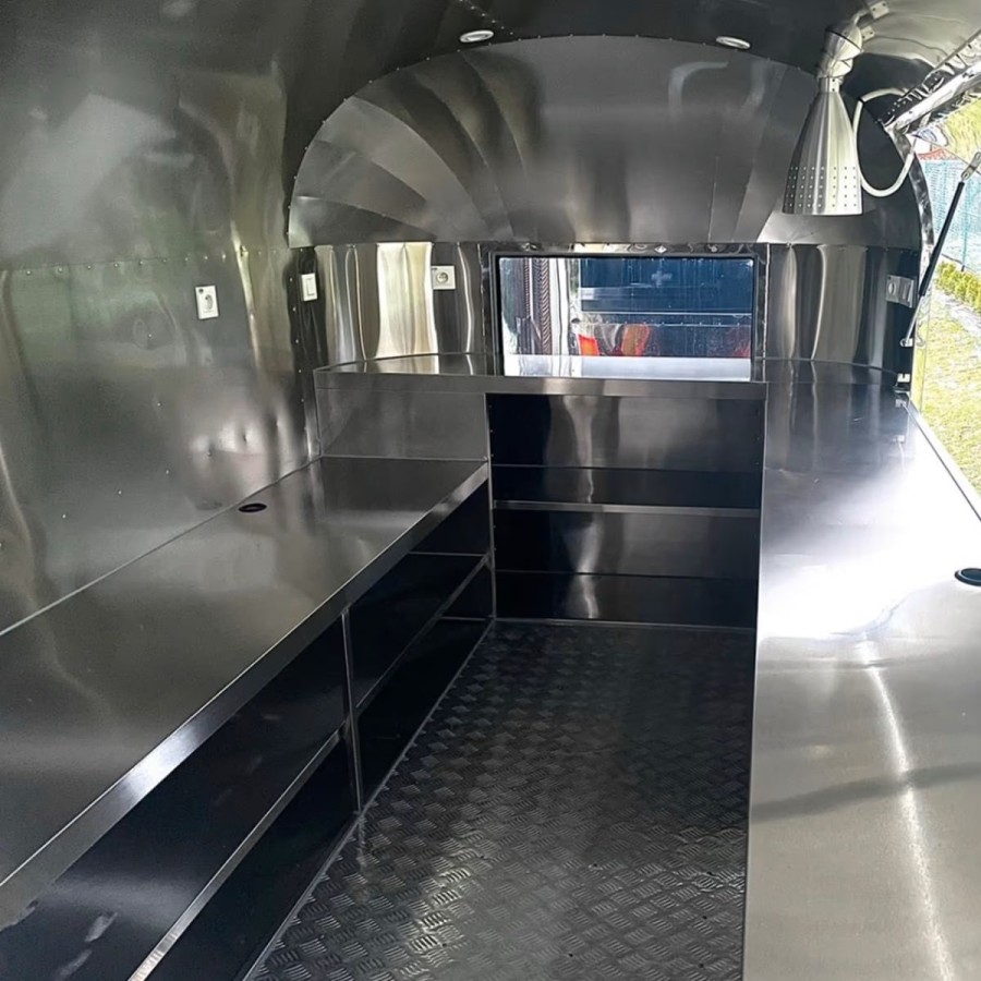 Verkaufsanhaenger-Air-STREAM-ER-2000-4.00x2.18x2.35m-Edelstahlwaende-gedaemmt-grosse-Verkaufsklappe-Fenster-Stuetzen-Innenaussta