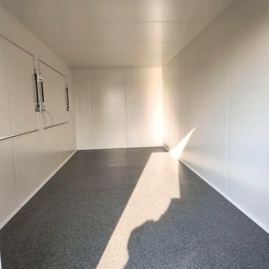 Verkaufsanhaenger1350kg-gebremst-3.95x1.99x2.18m-Thermo-Sandwichpanele-mit-grosser-Verkaufsklappe-Stuetzen-6