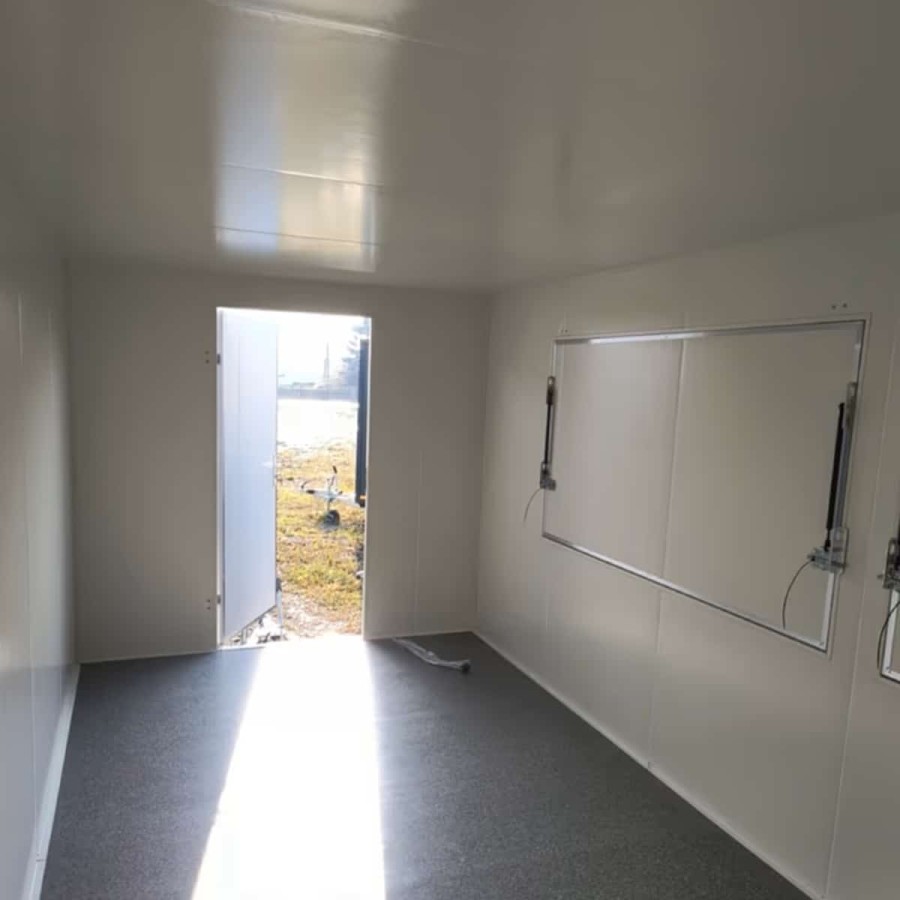 Verkaufsanhaenger-Foodtrailer-2500-Tandem-6.00x2.00x2.20m-Thermo-Sandwichpanele-mit-2-Verkaufsklappen-Stuetzen-gebremst-6